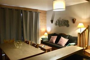 Apt 2 chambres en duplex Chalet des Rennes Vars 2000m Piscine intérieure et extérieure