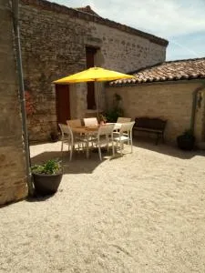 CHAMBRE A LA CAMPAGNE - CHARENTE - Taponnat-Fleurignac