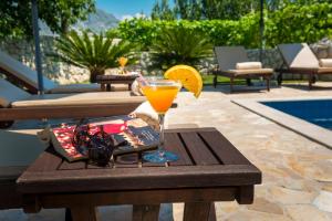 Vila Vergatum-privacy,gym,billiards,table tennis 