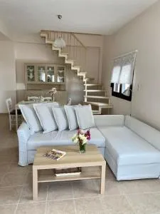 Rebekka's HOUSE - Khokhlakiaí