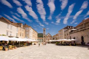 Studio Apartment in Hvar Town with Sea View, Balcony, Air Conditioning, Wi-Fi (3666-1)