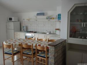 Apartment in Kukljica with sea view, terrace, air conditioning, Wi-Fi (4567-3)