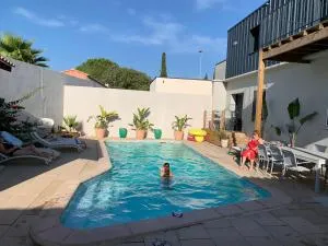 Duplex indépendant avec accès piscine - 卡斯特里