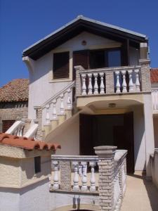 Apartment in Zlarin with balcony, W-LAN, washing machine (3813-2)