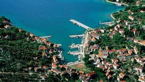 Apartment in Zlarin with balcony, W-LAN, washing machine (3813-2)