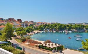 Apartment in Trogir with sea view, balcony, air conditioning, Wi-Fi (4786-3)