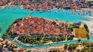 Apartment in Trogir with sea view balcony air conditioning Wi Fi 4786 3
