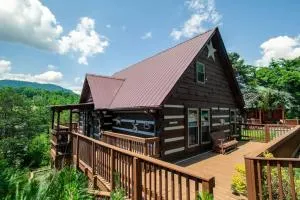 Bear Claw Cove - hot tub, jacuzzi, fireplace, view - Pleasant Hill