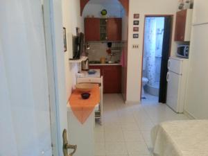 Studio Apartment in Sabunike with Terrace, Air Conditioning, Wi-Fi (231-3)