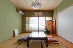 KB1*Unique HUGE house for family JR +subway