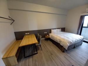 Phòng Giường Đôi Có Ban Công (Double Room with Balcony)