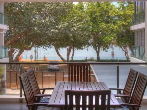 Maggies Beachfront Apartment 7