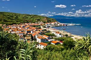 Studio Apartment in Susak with Air Conditioning, Wi-Fi (3865-2)