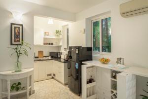Santa Terra 1&2bhk Apartments With Common Pool & Kitchen & Security & Wifi, Near to Casino & Candolim Beach