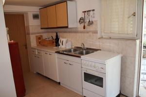 Apartment in Pirovac with Terrace, Air conditioning, Wi-Fi, Washing machine (4793-3)