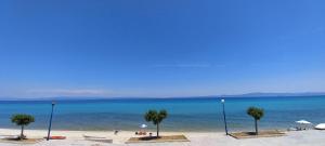 LOVELY MAISONETTE RIGHT IN FRONT OF THE SEA Halkidiki Greece