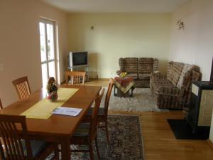Apartment in Duce with sea view, terrace, air conditioning, washing machine (595-1)