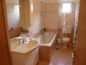 Apartment in Duce with sea view, terrace, air conditioning, washing machine (595-1)