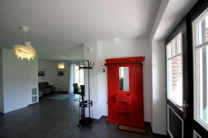 wassernahes Ferienhaus mit Meerblick und Schwimmbadnutzung in Sellin - Ferienhaus Rohrweihe