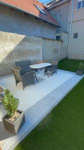 Holiday Apartmanház