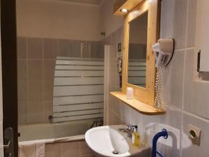 Hotels L'Escarbille : Chambre Double