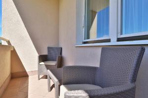Vintage Apartment Legionów by Renters
