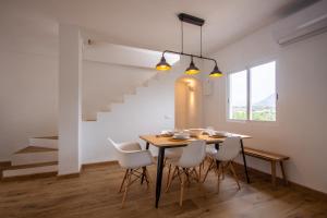 Wonderful Views Terrace 3BR Cottage - BBQ - AC