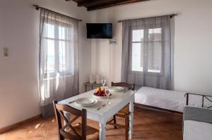 Cochili Rooms & Apartments Syros Greece