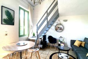 Renovated 2 bedroom duplex apartment in the center of Antibes