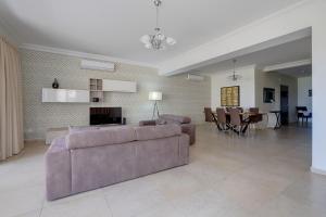 SEAFRONT LUX APART inc POOL, Upmarket Area