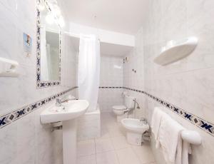 Double Room with Balcony room in Hostal Marí