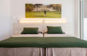 Premium Twin Room with Terrace room in Hostal Marí