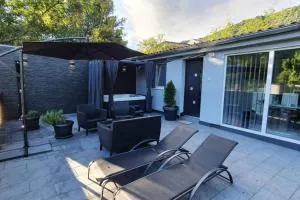 Beautiful house with large terrace and jacuzzi - Hreljin