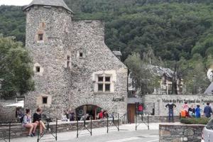 APPARTEMENT CALME 5 ET 6 PERSONNEs CENTRE ST LARY PISCINE COUVERTE