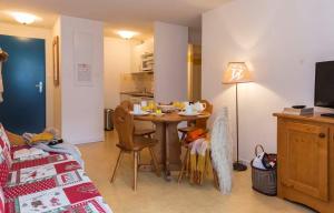 APPARTEMENT CALME CLASSE 5 PERS CENTRE ST LARY PISCINE COUVERTe