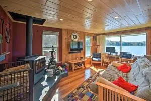 Lakeside Milford Home with Fire Pit and Paddleboat - أونيونتا