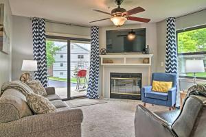 Apartment room in Resort-Style Condo with Grill Less Than 3 Mi to Lake!