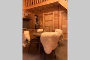 Chalets L'Elegance - SPA - Serviettes - Peignoirs - Lits faits - Menage inclus : photos des chambres