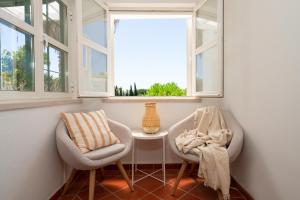 Beach villa with ocean view and rooftop cinema