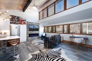 Tamarron Gambel Oak 733