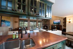 Tamarron Pinecone 846