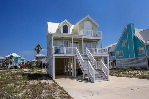 Four Bedroom House room in Mer-Sea
