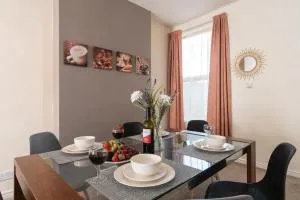 3 Bedroom-5 Beds Newland Ave King's Palace Leisure-Contractor-Heart of Hull Amenities - 科廷厄姆