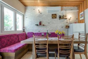 Beachfront Apartment Pisak (196-1)