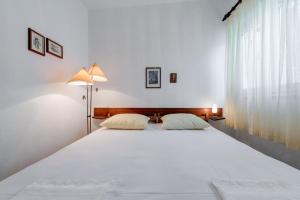 Beachfront Apartment Pisak (196-1)