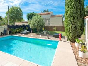Maisons de vacances Appealing Holiday Home in Orange with Private Pool : photos des chambres