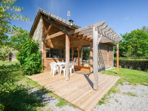 Maisons de vacances Snug Holiday Home in Signy le Petit with Private Terrace : photos des chambres
