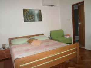 Studio Apartment in Nin with Terrace, Air Conditioning, Wi-Fi (3722-5)