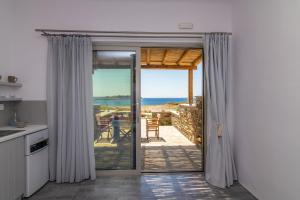 Parathyro sto Aigaio 2 - Small Suites Tinos Greece