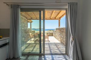 Parathyro sto Aigaio 2 - Small Suites Tinos Greece